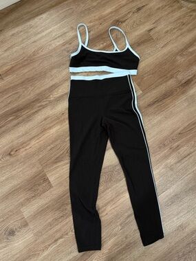 Athleta Black Leggings with Light Blue Trim - Women's